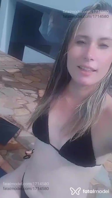 Acompanhante mulher loira (o) de olhos castanhos em Rio Verde Acompanhante mulher loira (o) de olhos castanhos em Rio Verde - Pamella