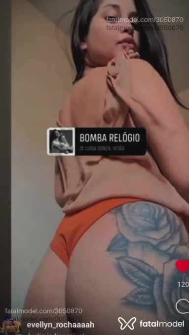 Acompanhante mulher com cabelo castanho de olhos verdes - Anna Clara