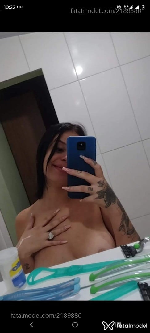 Acompanhante mulher com cabelo castanho de olhos mel - Rosa Acompanhante mulher com cabelo castanho de olhos mel - Rosa