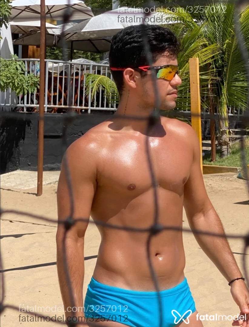 Acompanhante homem com cabelo castanho de olhos castanhos em Fortaleza - Bruno