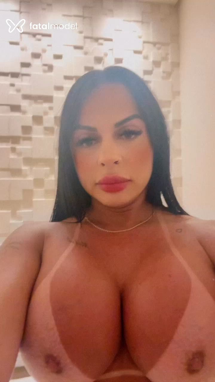 Acompanhante mulher morena (o) de olhos verdes - Julinha