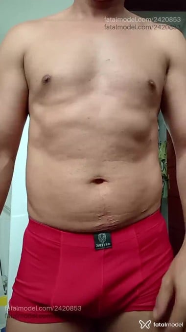 Acompanhante homem com cabelo castanho de olhos castanhos em Cajazeiras Acompanhante homem com cabelo castanho de olhos castanhos em Cajazeiras - Fabito