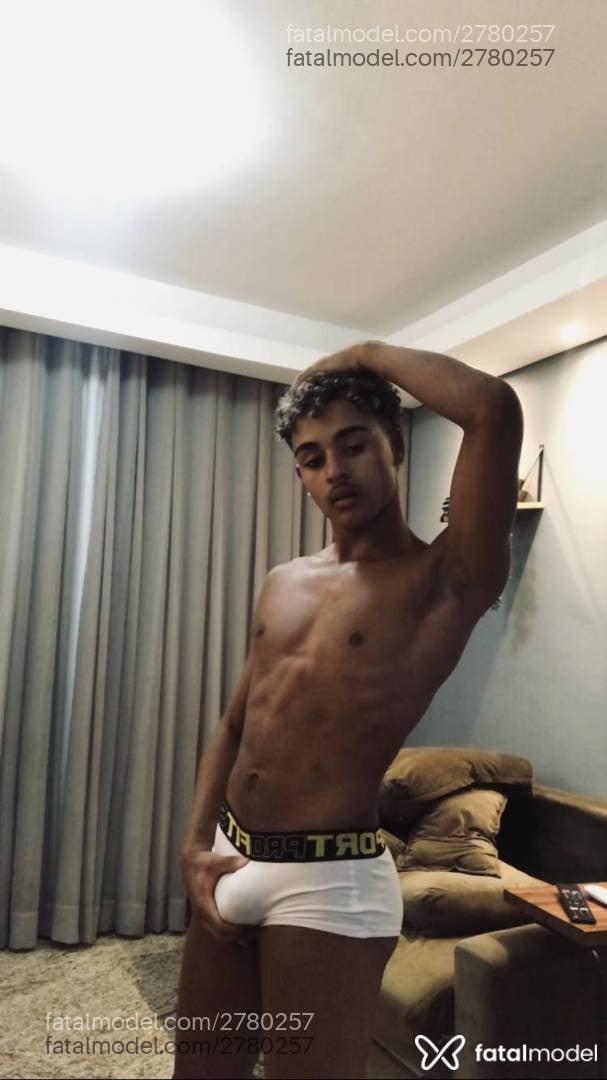 Acompanhante homem morena (o) de olhos verdes - Lannext