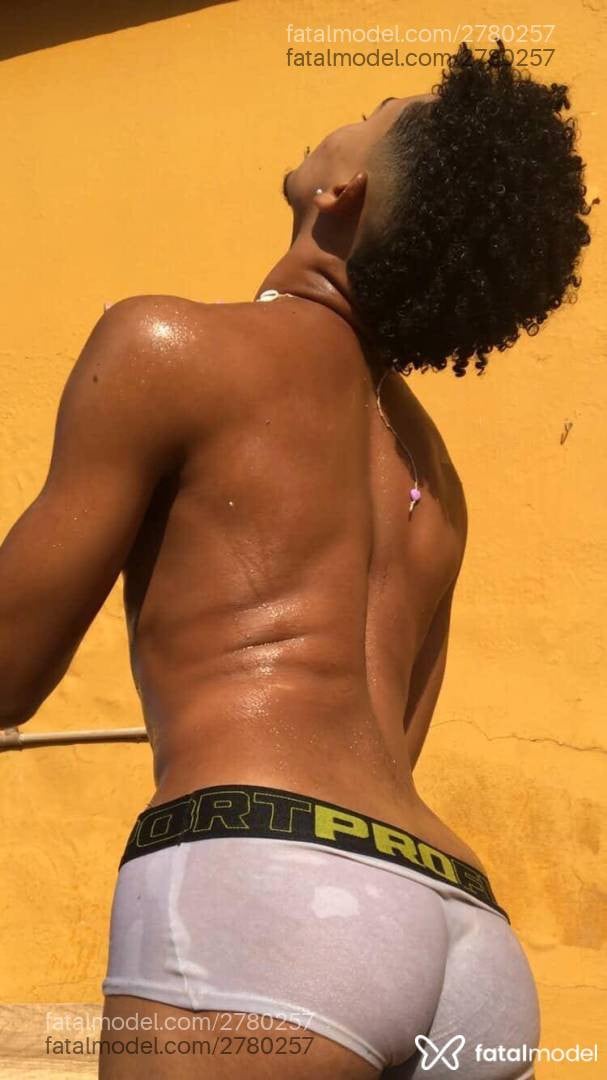 Acompanhante homem morena (o) de olhos verdes - Lannext