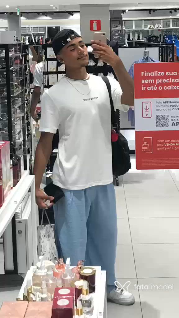 Acompanhante homem morena (o) de olhos verdes - Lannext