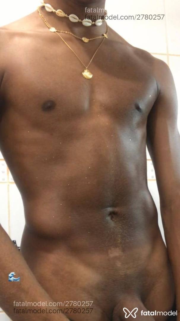Acompanhante homem morena (o) de olhos verdes - Lannext