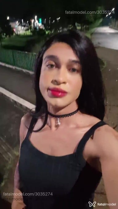 Acompanhante não-binário com cabelo castanho de olhos verdes em Jundiaí Acompanhante não-binário com cabelo castanho de olhos verdes em Jundiaí - Bruna Morningstar