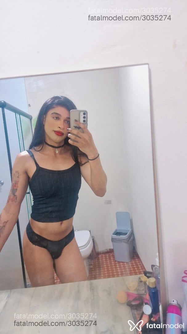 Acompanhante não-binário com cabelo castanho de olhos verdes em Jundiaí Acompanhante não-binário com cabelo castanho de olhos verdes em Jundiaí - Bruna Morningstar