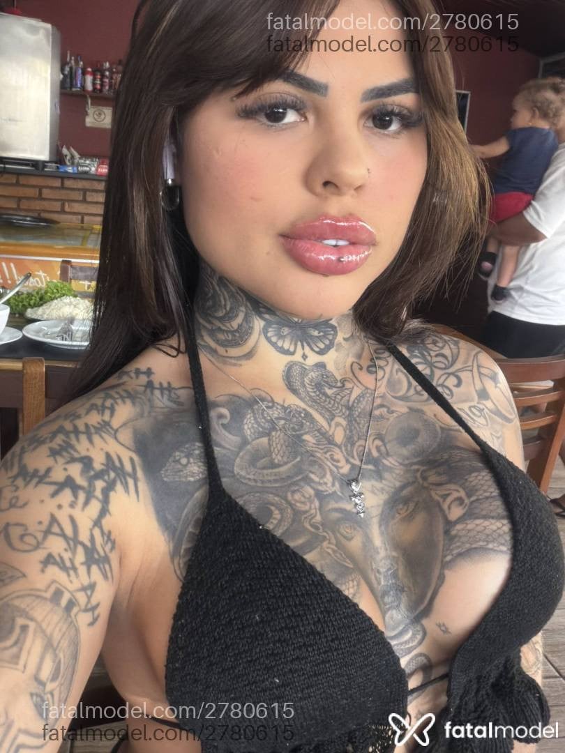 Acompanhante mulher morena (o) de olhos castanhos - Luara
