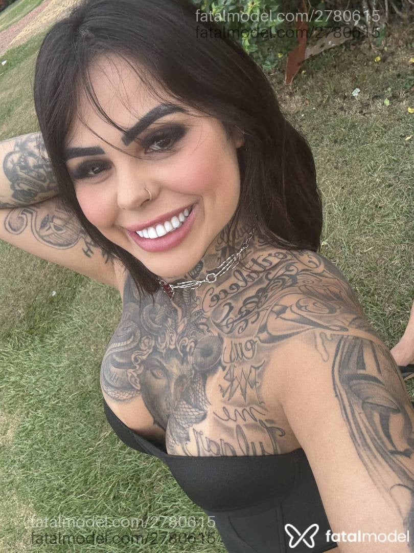 Acompanhante mulher morena (o) de olhos castanhos - Luara