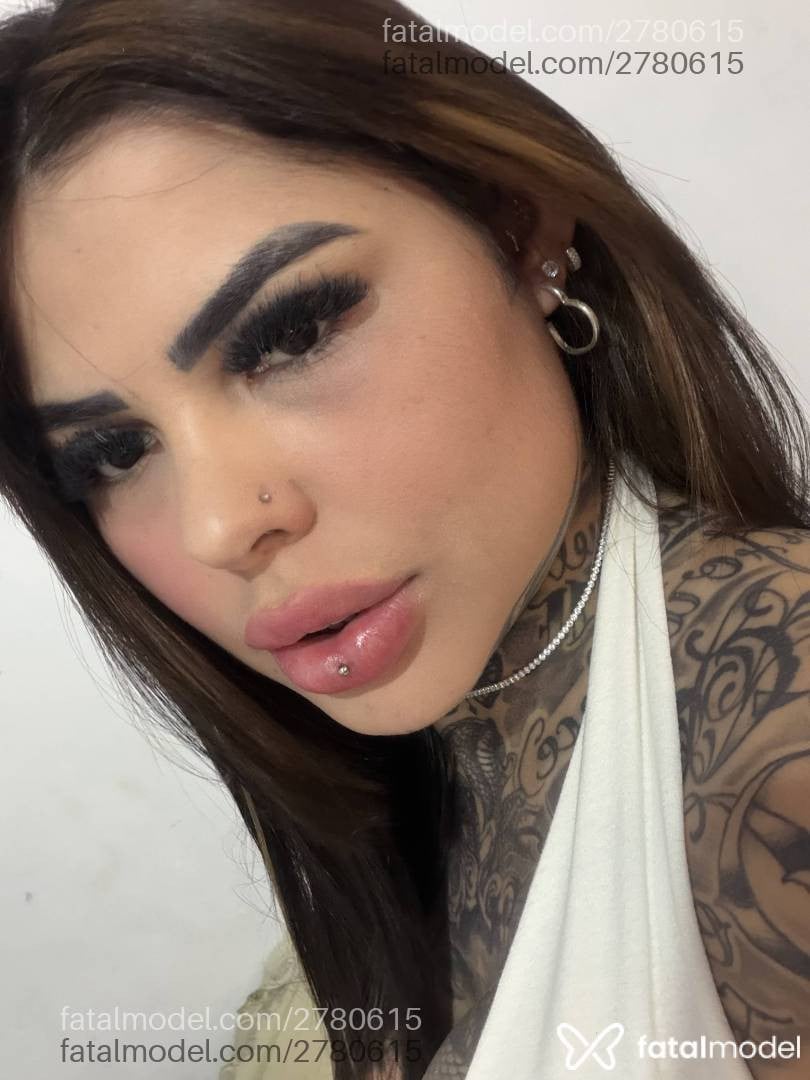 Acompanhante mulher morena (o) de olhos castanhos - Luara