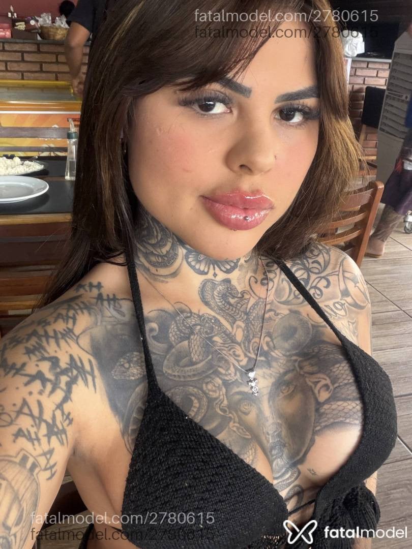 Acompanhante mulher morena (o) de olhos castanhos - Luara