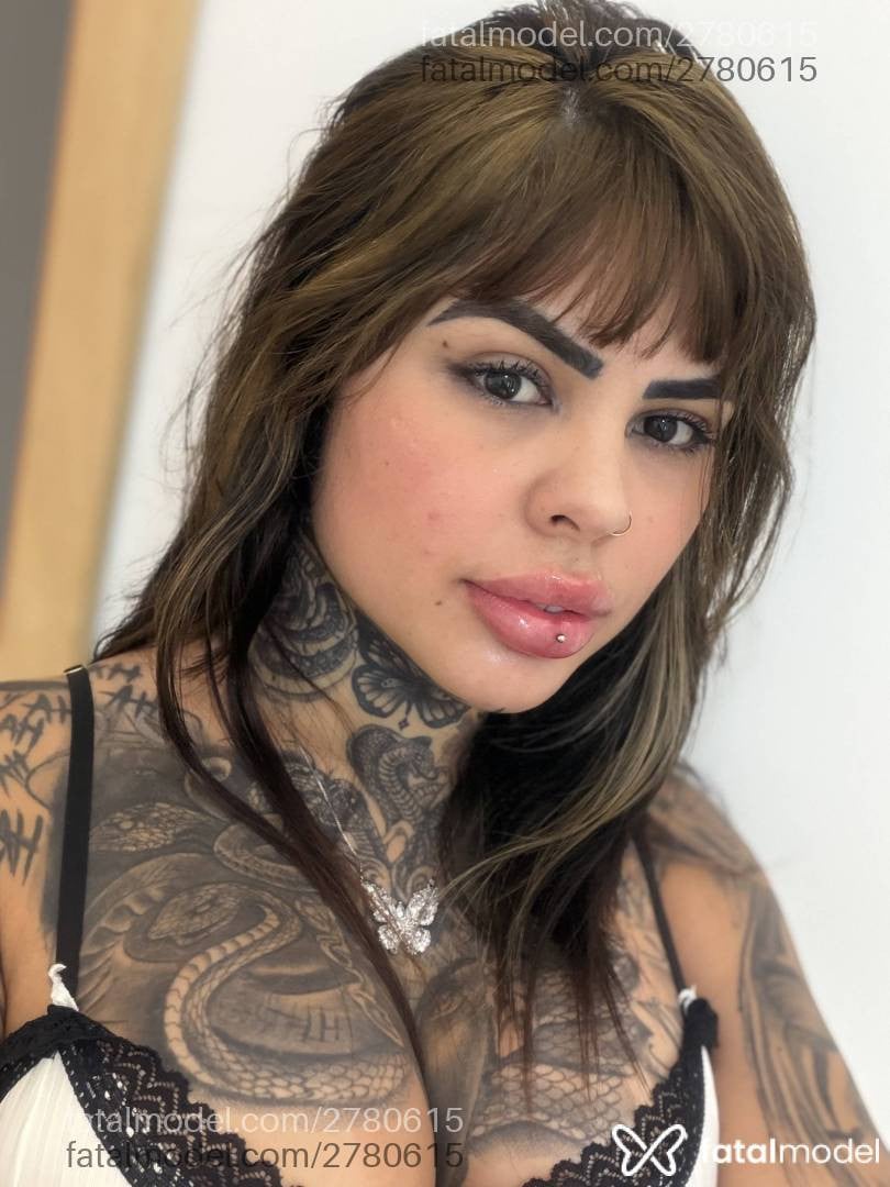 Acompanhante mulher morena (o) de olhos castanhos - Luara