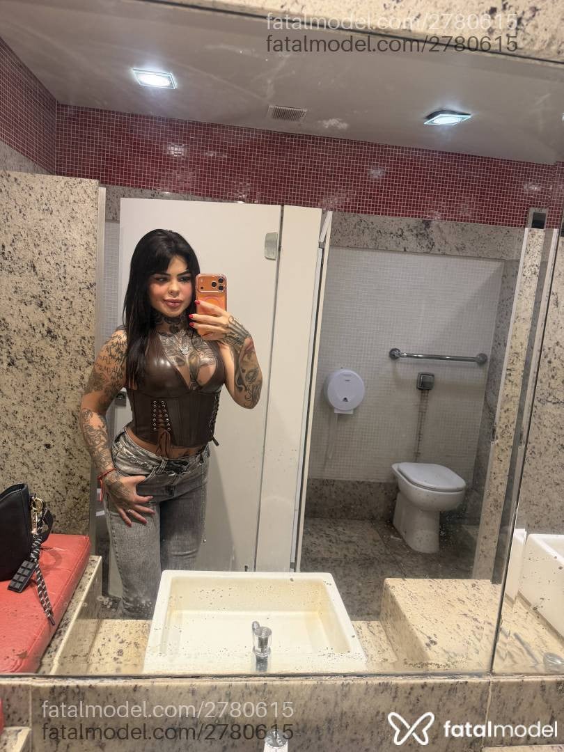 Acompanhante mulher morena (o) de olhos castanhos - Luara