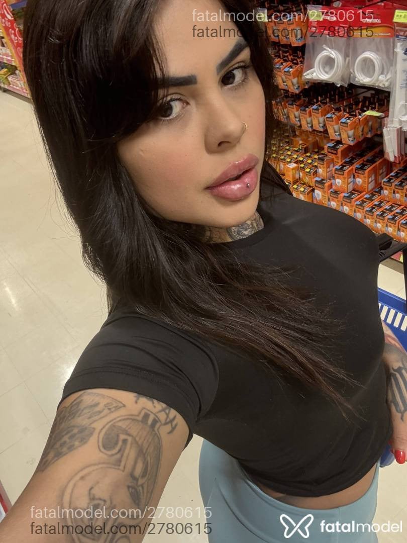 Acompanhante mulher morena (o) de olhos castanhos - Luara