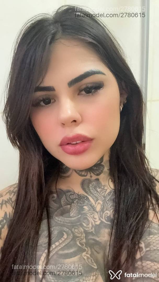Acompanhante mulher morena (o) de olhos castanhos - Luara