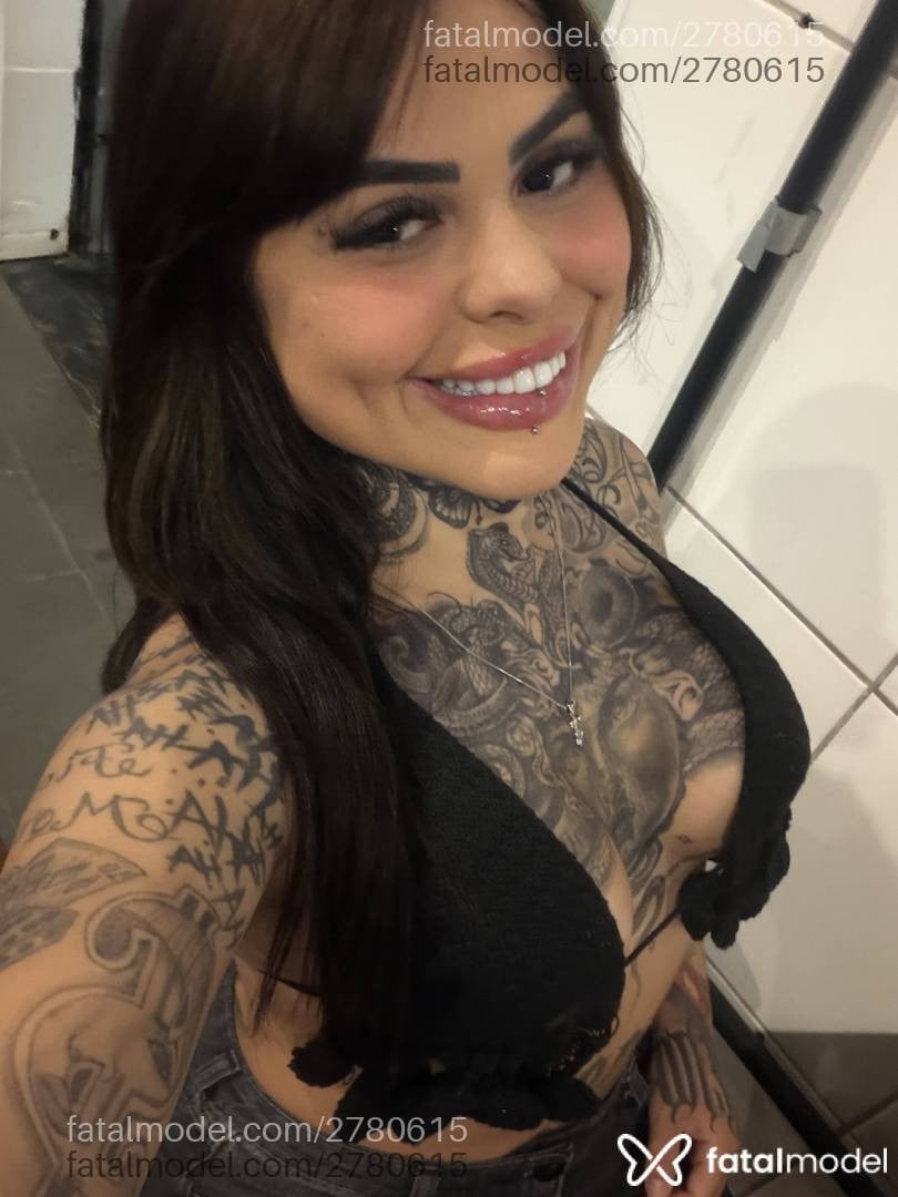 Acompanhante mulher morena (o) de olhos castanhos - Luara