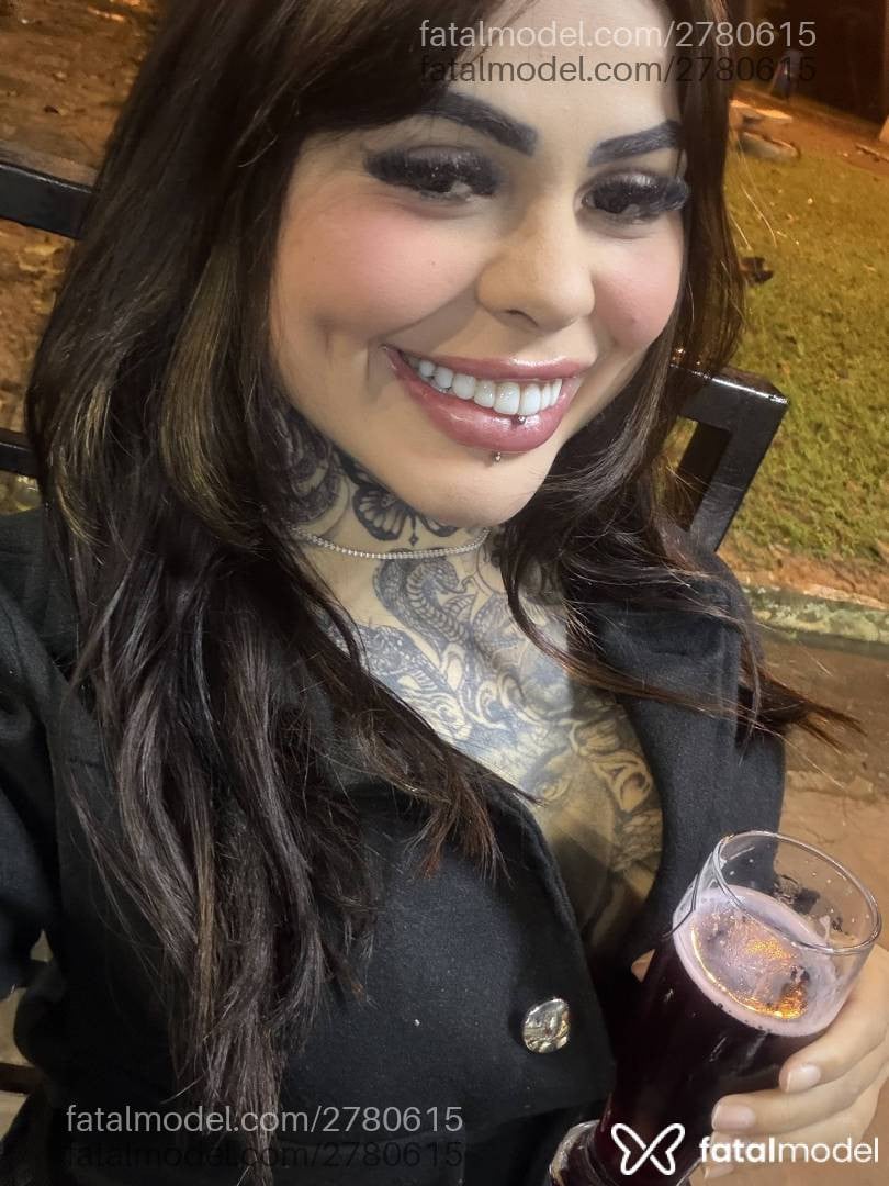 Acompanhante mulher morena (o) de olhos castanhos - Luara