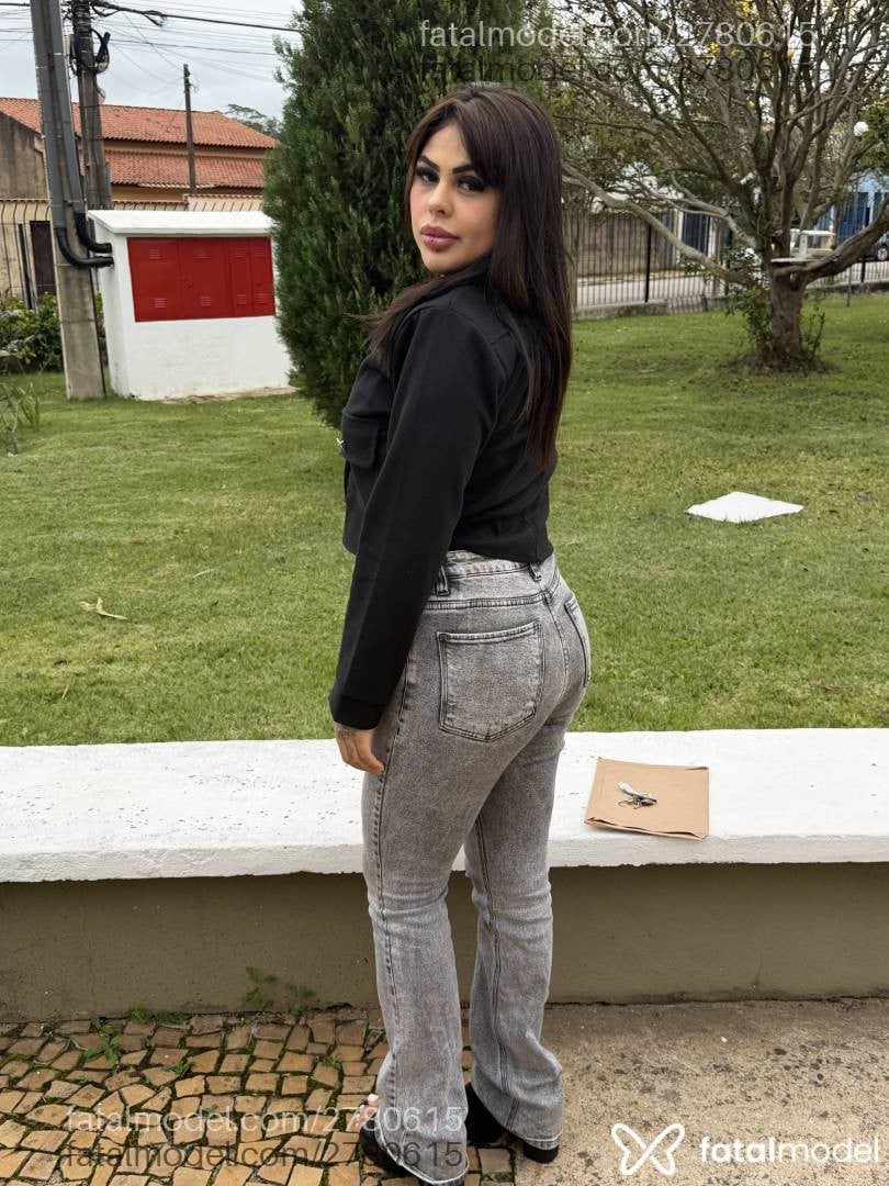 Acompanhante mulher morena (o) de olhos castanhos - Luara