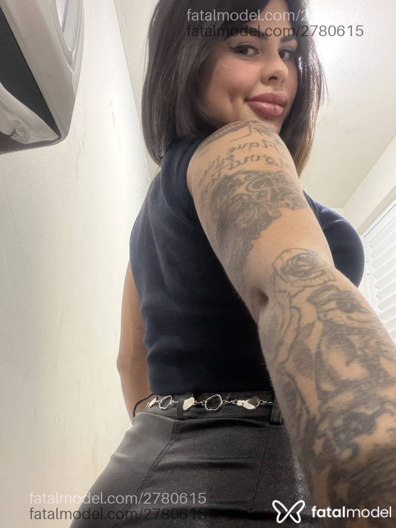 Acompanhante mulher morena (o) de olhos castanhos - Luara