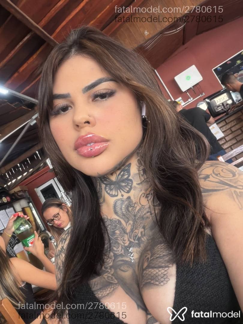 Acompanhante mulher morena (o) de olhos castanhos - Luara