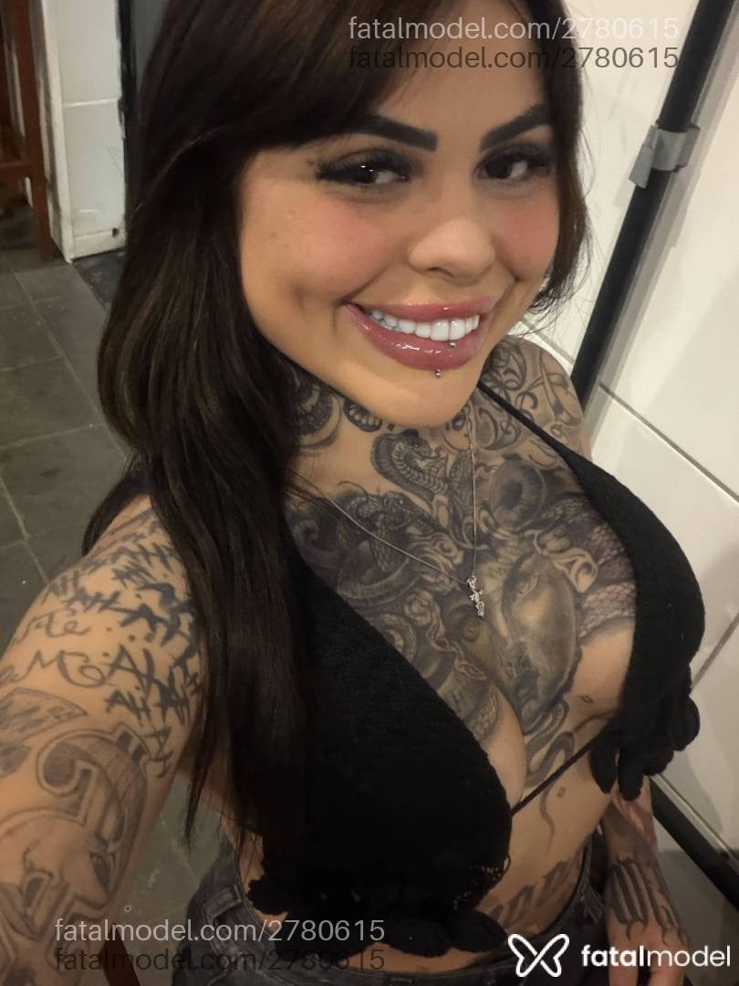 Acompanhante mulher morena (o) de olhos castanhos - Luara