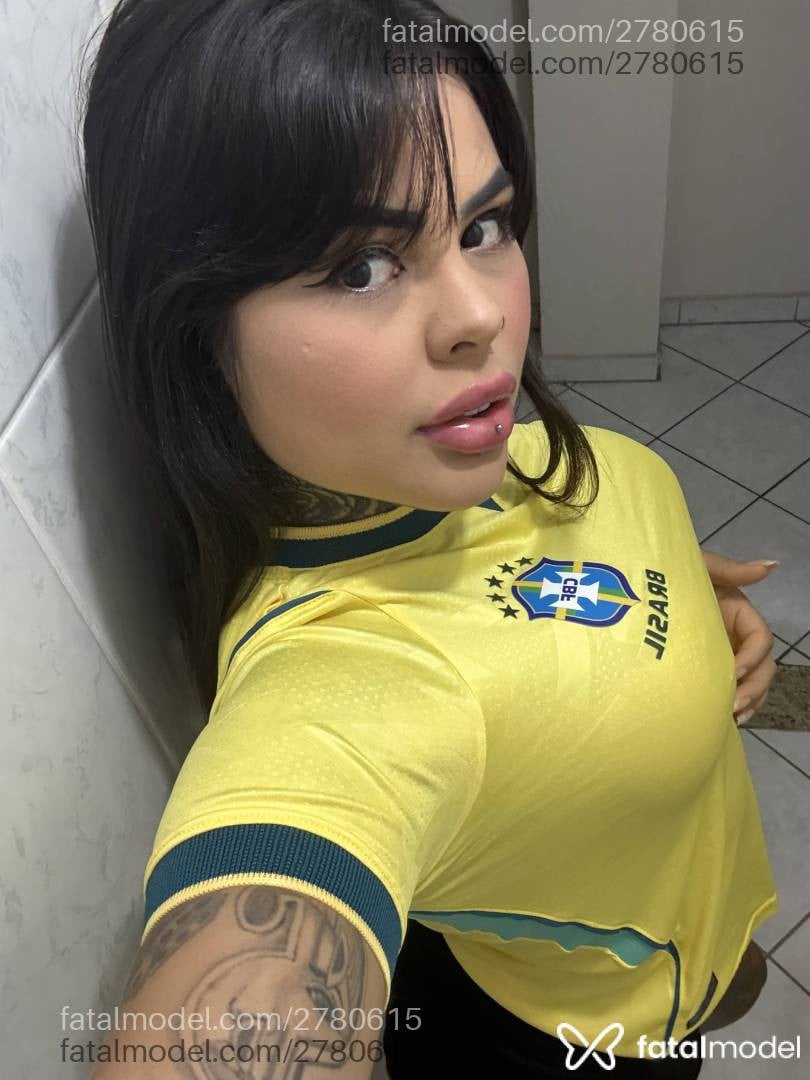 Acompanhante mulher morena (o) de olhos castanhos - Luara