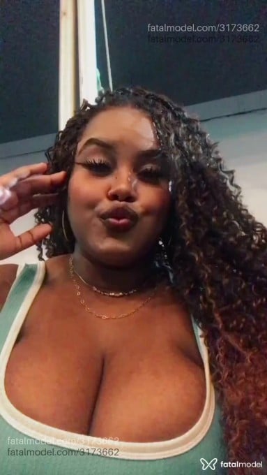 Acompanhante mulher morena (o) de olhos pretos em Saquarema - Cacau