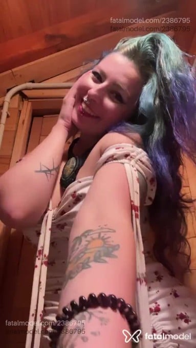 Acompanhante mulher com cabelo colorido de olhos mel em Florianópolis - Triplexotic