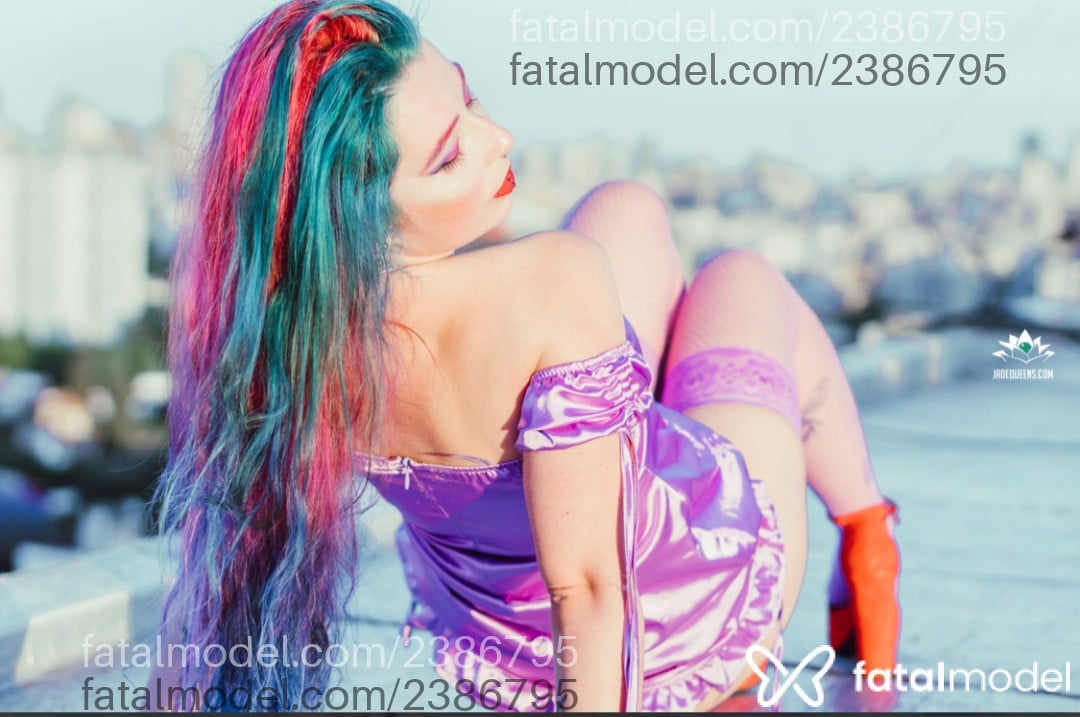 Acompanhante mulher com cabelo colorido de olhos mel em Florianópolis - Triplexotic