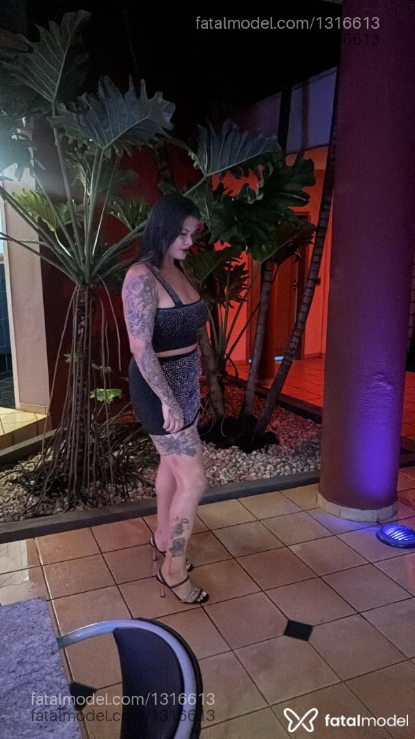 Acompanhante mulher com cabelo castanho de olhos castanhos em Pitangueiras Acompanhante mulher com cabelo castanho de olhos castanhos em Pitangueiras - Índia novata