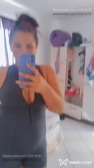 Acompanhante mulher com cabelo colorido de olhos castanhos em Camboriú - Veronica