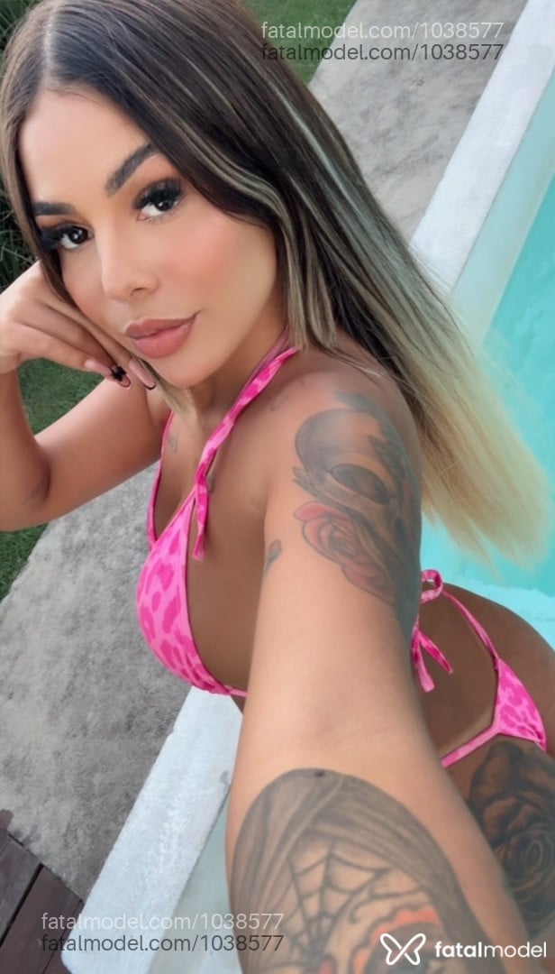 Acompanhante mulher com cabelo colorido de olhos castanhos em Santos - Alexia