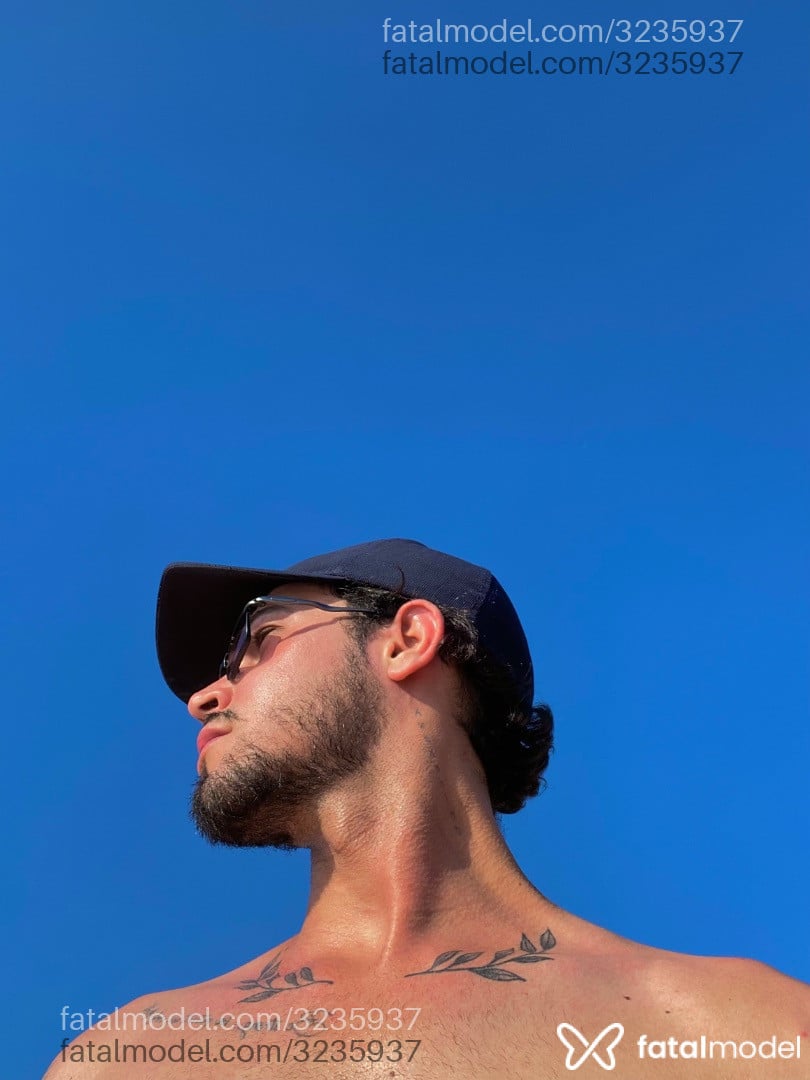 Acompanhante homem com cabelo castanho de olhos castanhos - Lucas