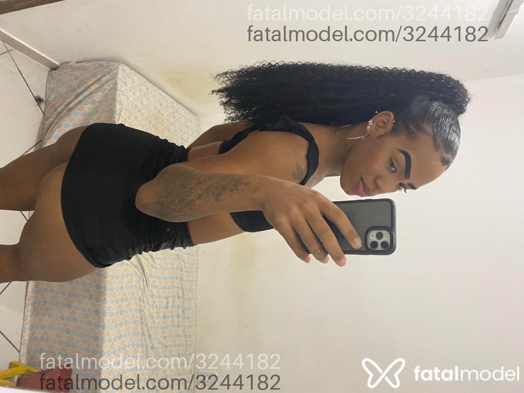 Acompanhante mulher trans morena (o) de olhos pretos em Camaçari Acompanhante mulher trans morena (o) de olhos pretos em Camaçari - Leandra
