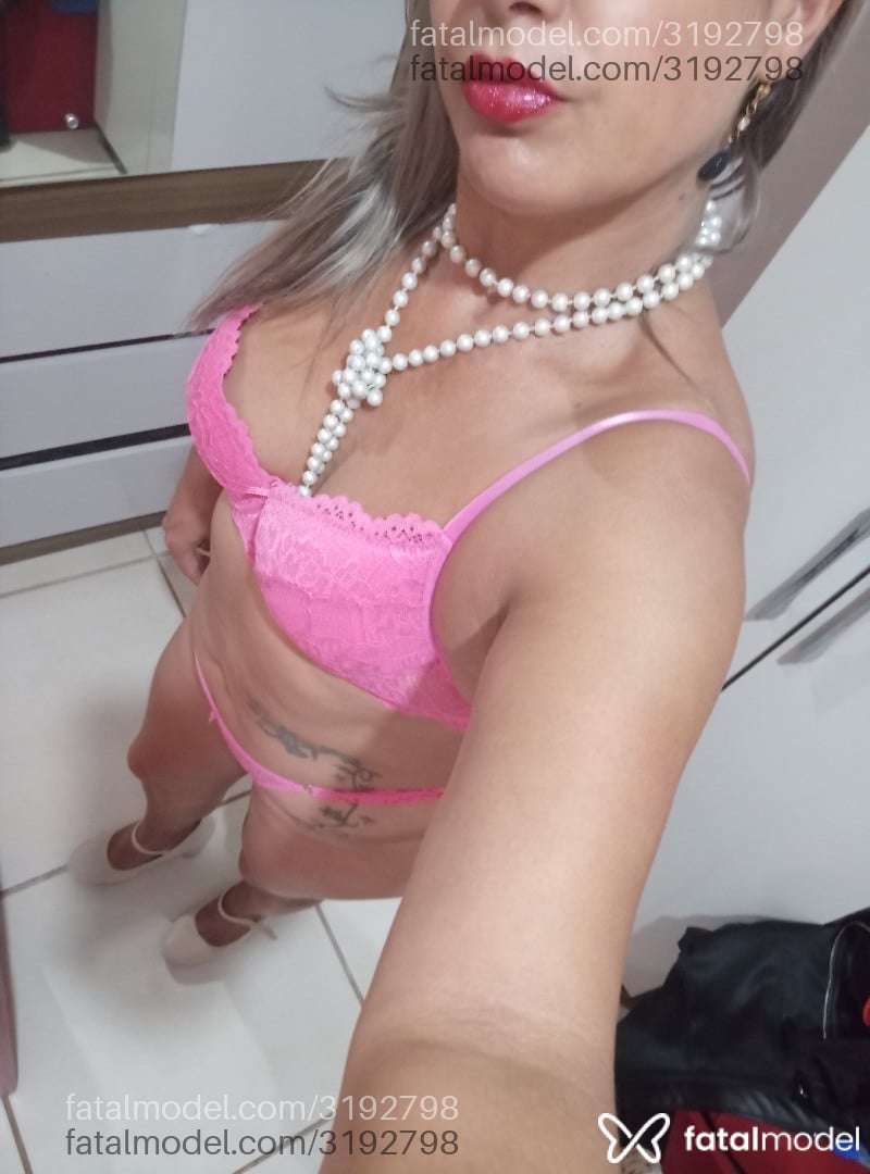 Acompanhante mulher loira (o) de olhos pretos - Daiane Acompanhante mulher loira (o) de olhos pretos - Daiane