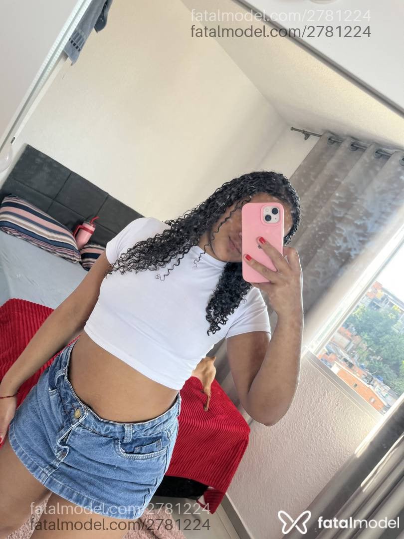 Acompanhante mulher com cabelo castanho de olhos mel - Paloma