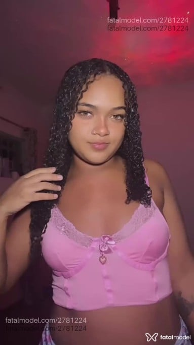 Acompanhante mulher com cabelo castanho de olhos mel em Ribeirão Preto - Paloma