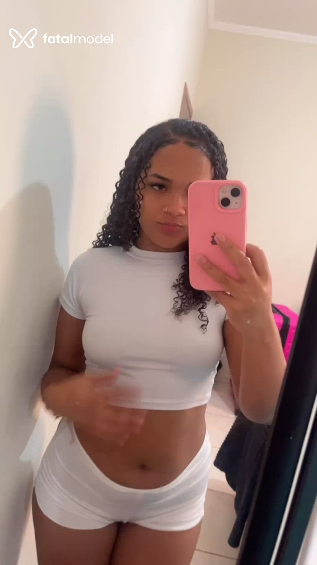 Acompanhante mulher com cabelo castanho de olhos mel - Paloma