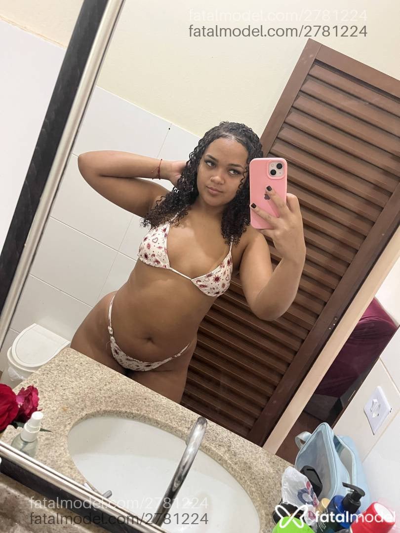 Acompanhante mulher com cabelo castanho de olhos mel - Paloma