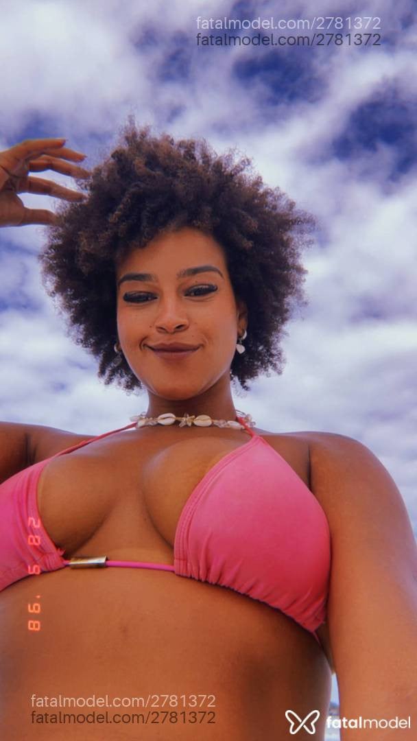 Acompanhante mulher morena (o) de olhos pretos - Dafne