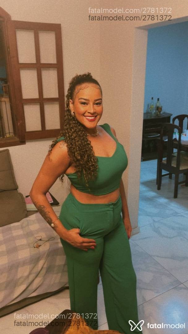 Acompanhante mulher morena (o) de olhos pretos - Dafne