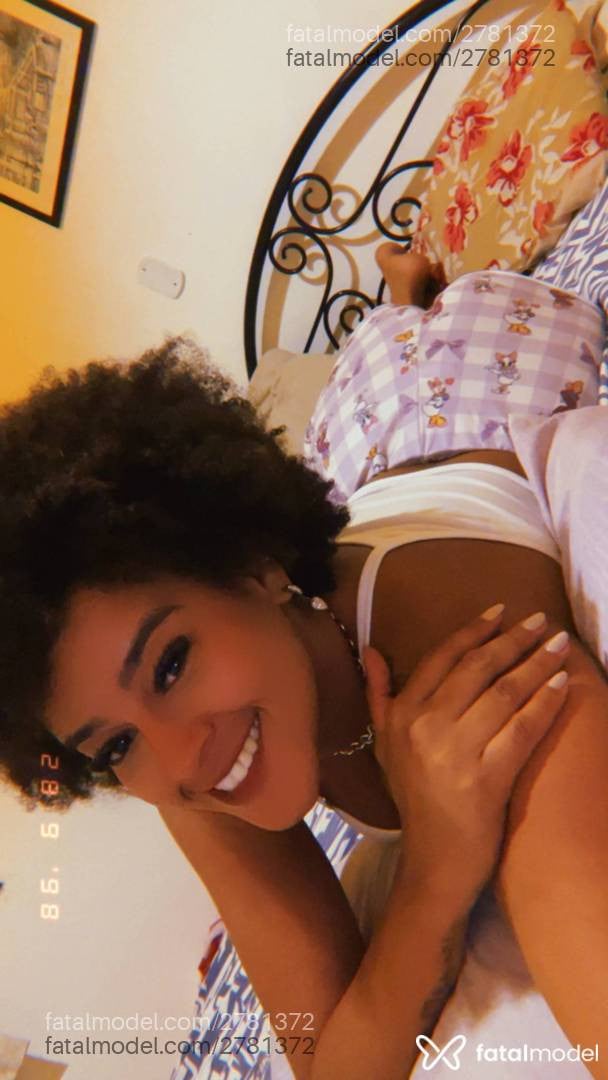 Acompanhante mulher morena (o) de olhos pretos - Dafne