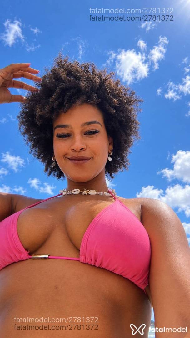 Acompanhante mulher morena (o) de olhos pretos - Dafne
