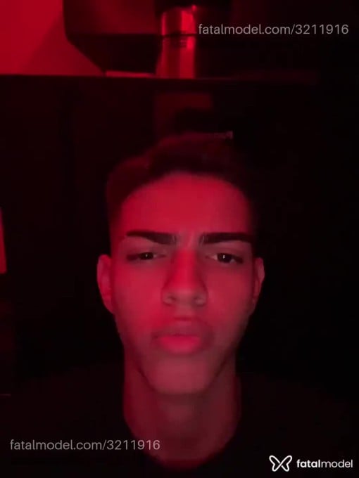 Acompanhante homem com cabelo castanho de olhos pretos em Fortaleza - Lucas