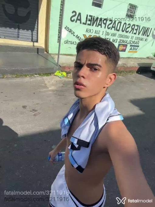 Acompanhante homem com cabelo castanho de olhos pretos em Fortaleza - Lucas
