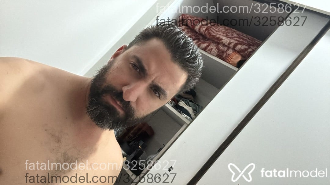 Acompanhante homem com cabelo castanho de olhos castanhos em Belo Horizonte Acompanhante homem com cabelo castanho de olhos castanhos em Belo Horizonte - Victor Andrade