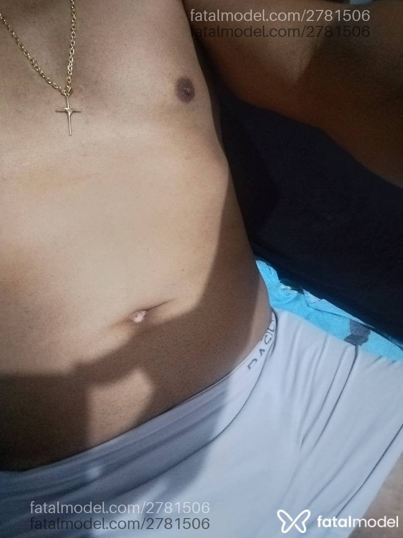 Acompanhante homem com cabelo grisalho de olhos castanhos - Flávio