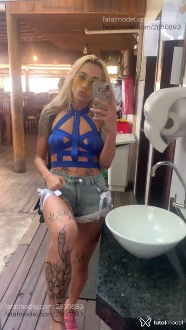 Acompanhante mulher loira (o) de olhos castanhos em Salvador - Caroline