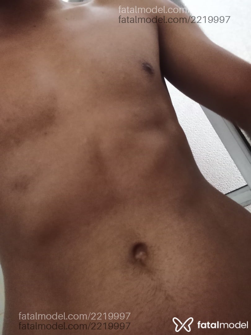 Acompanhante homem morena (o) de olhos castanhos em Cascavel - Negrao